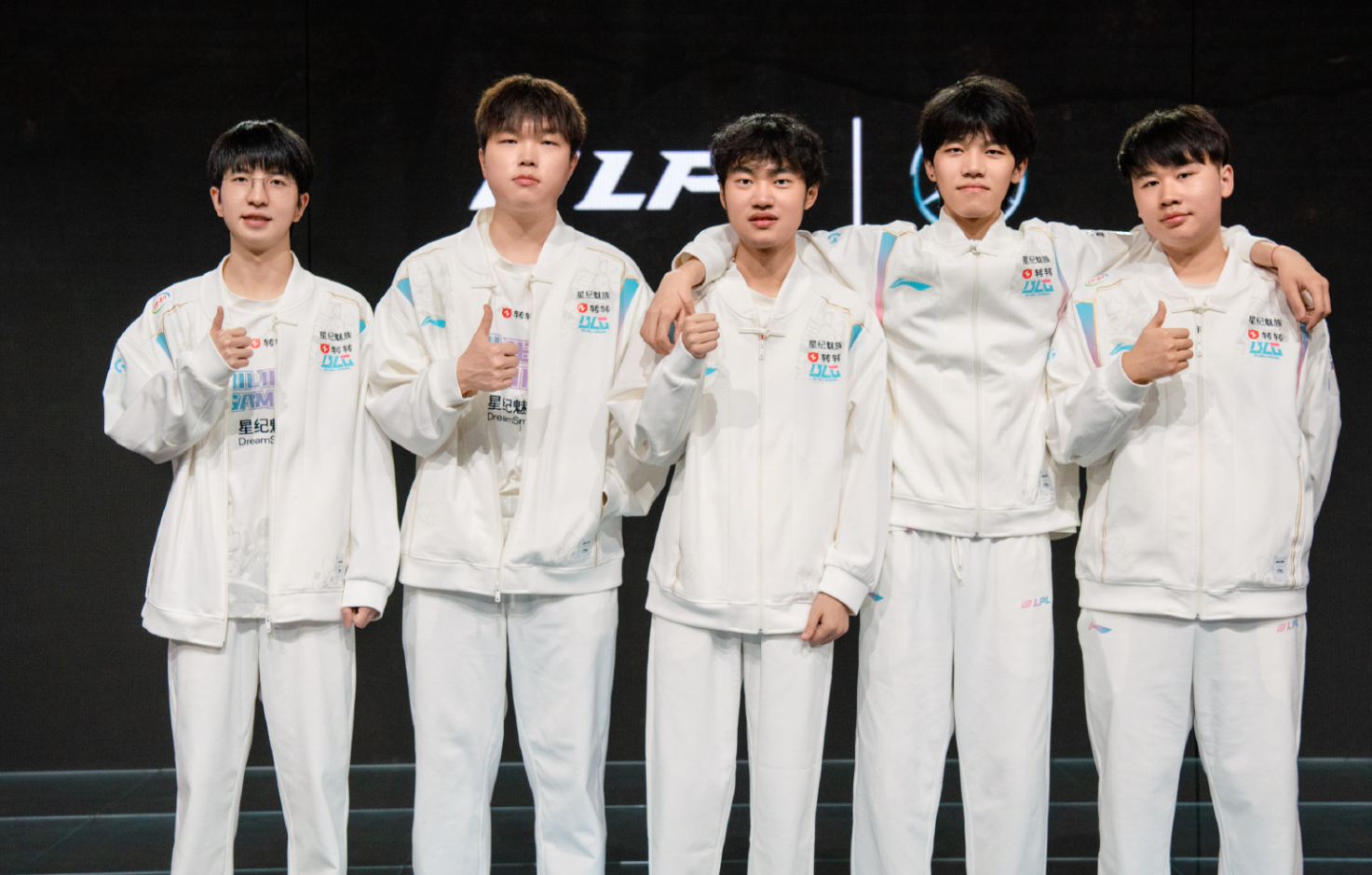 Rookie迎来五赛季出色发挥，中国队观众热烈欢呼！(798艺术中心图片)