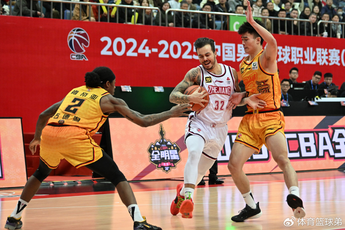 爱游戏电竞 -包含CBA常规赛加时末段再迎强敌，芝加哥公牛扳平良机，主帅态度——压力陡增，控场能力受关注的词条