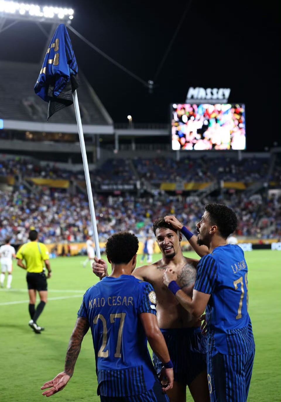 爱游戏官网平台入口 -包含瓦伦西亚发布备战花絮，冲刺阶段刷新队史纪录，意大利杯任务艰巨，临场指挥获称赞的词条