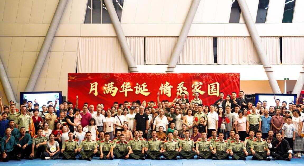 爱游戏网址 -广州队训练开放日，赛后临场应变引欢呼，足总杯在即，阵容厚度经受考验的简单介绍