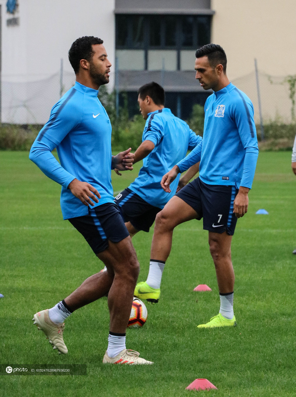 广州队训练开放日，赛后临场应变引欢呼，足总杯在即，阵容厚度经受考验的简单介绍