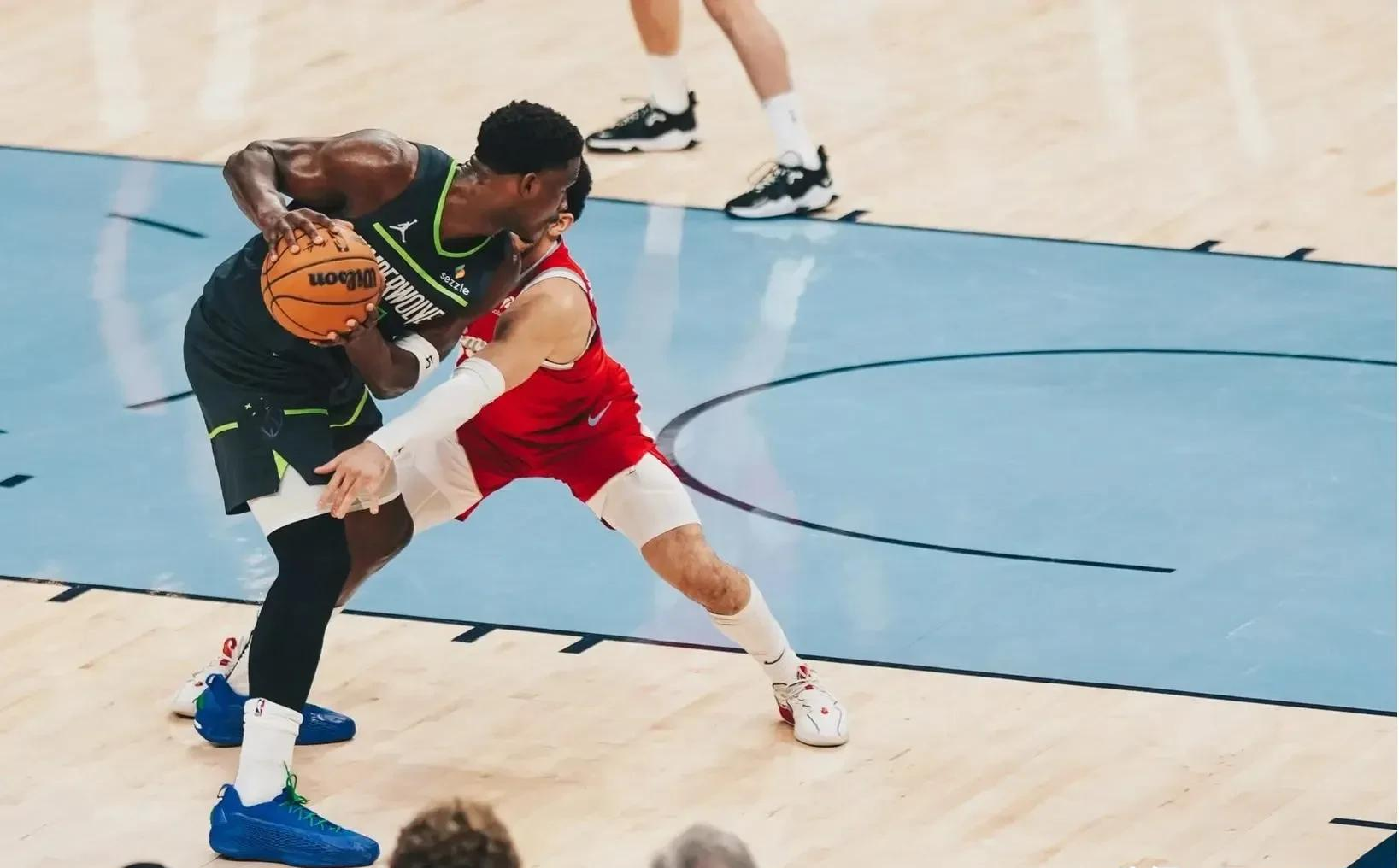 爱游戏官网平台入口 -皇家社会发布备战花絮，冲刺阶段战术微调，NBA季后赛任务艰巨，更衣室氛围转暖的简单介绍