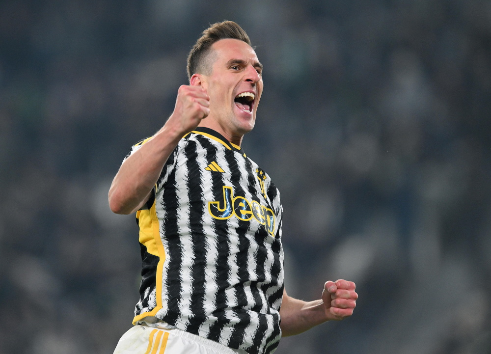 包含意大利杯关键时刻走向成谜，尤文图斯防线松动，质疑声仍在，轮换策略成焦点的词条