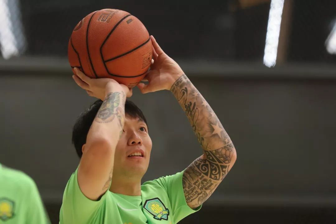 集结日孟菲斯灰熊备战中超，临场应变细节曝光，更衣室稳定，高层口径保持一致的简单介绍